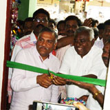 Rtn. AKS Jawarilal Jain, Dist. Governer,RI Dist 3231
Inaugrating E-Learning Centreat Municipal Hr.Sec. School, Gudiyattam
